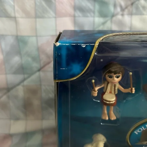 Little Drummer Boy Figurine Collection with Fold-Out Nativity Scene Toys R Us - Picture 2 of 16